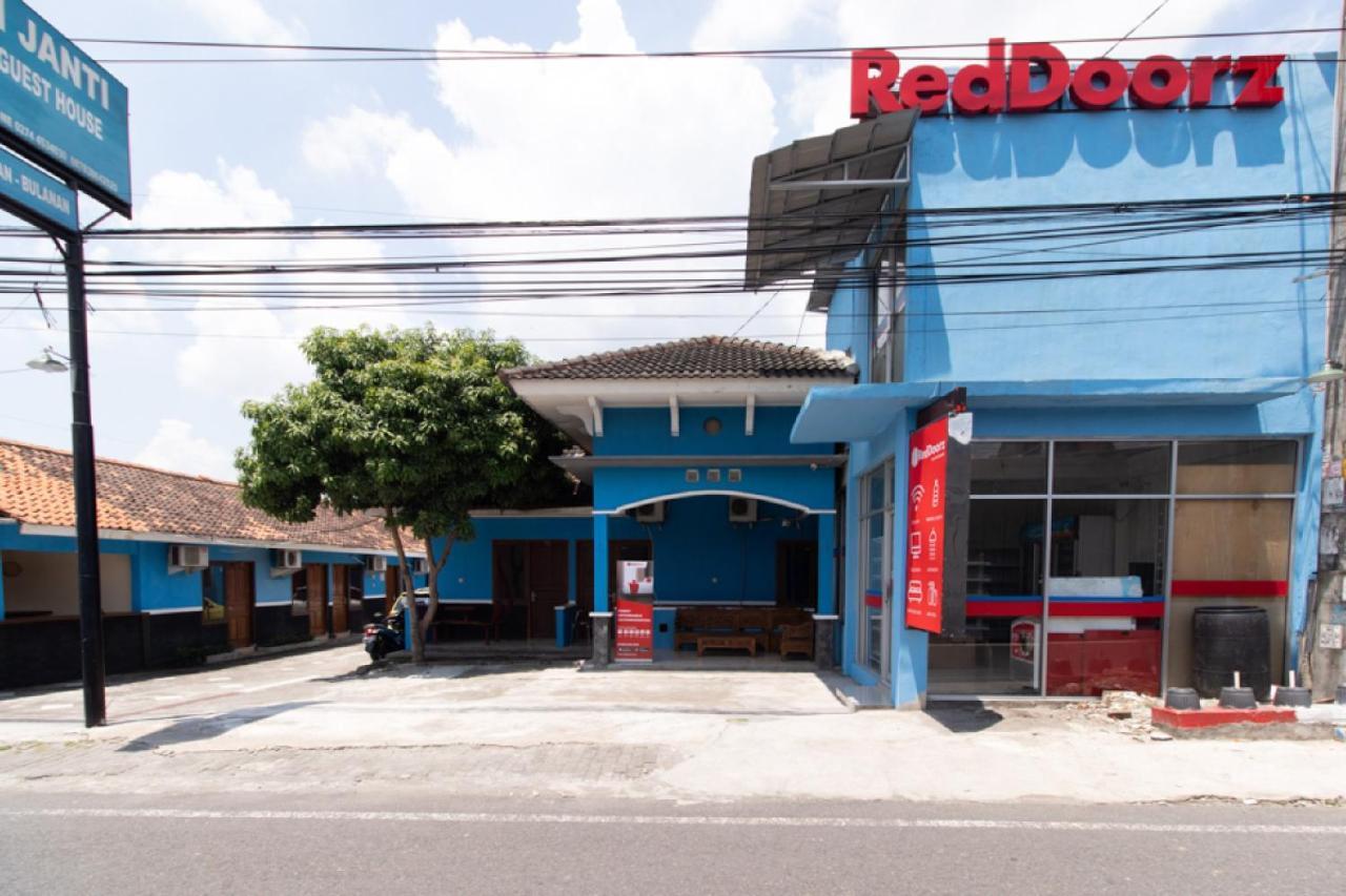 RedDoorz @ Raya Janti Yogyakarta Otel Baturetno Dış mekan fotoğraf